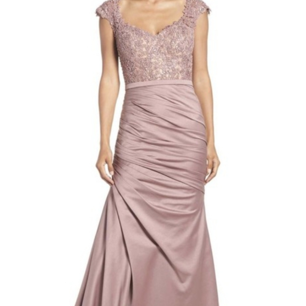 La Femme NWT Cocoa Twist Lace Formal Gown